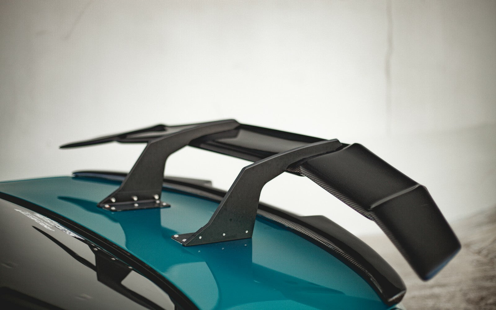 Universal Carbon Swan Neck GT Wing
