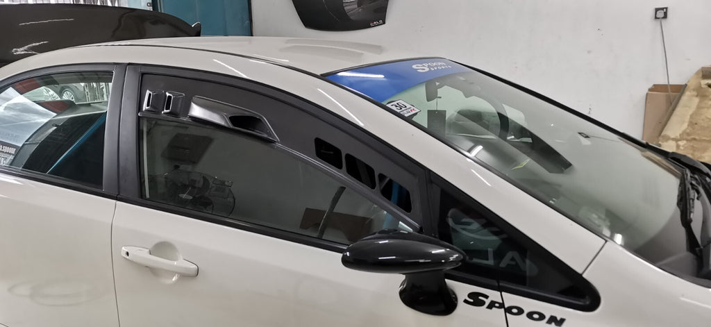 Fit For Honda Civic FD2R Front Window Intake Cover Race Track Visor (RHD)