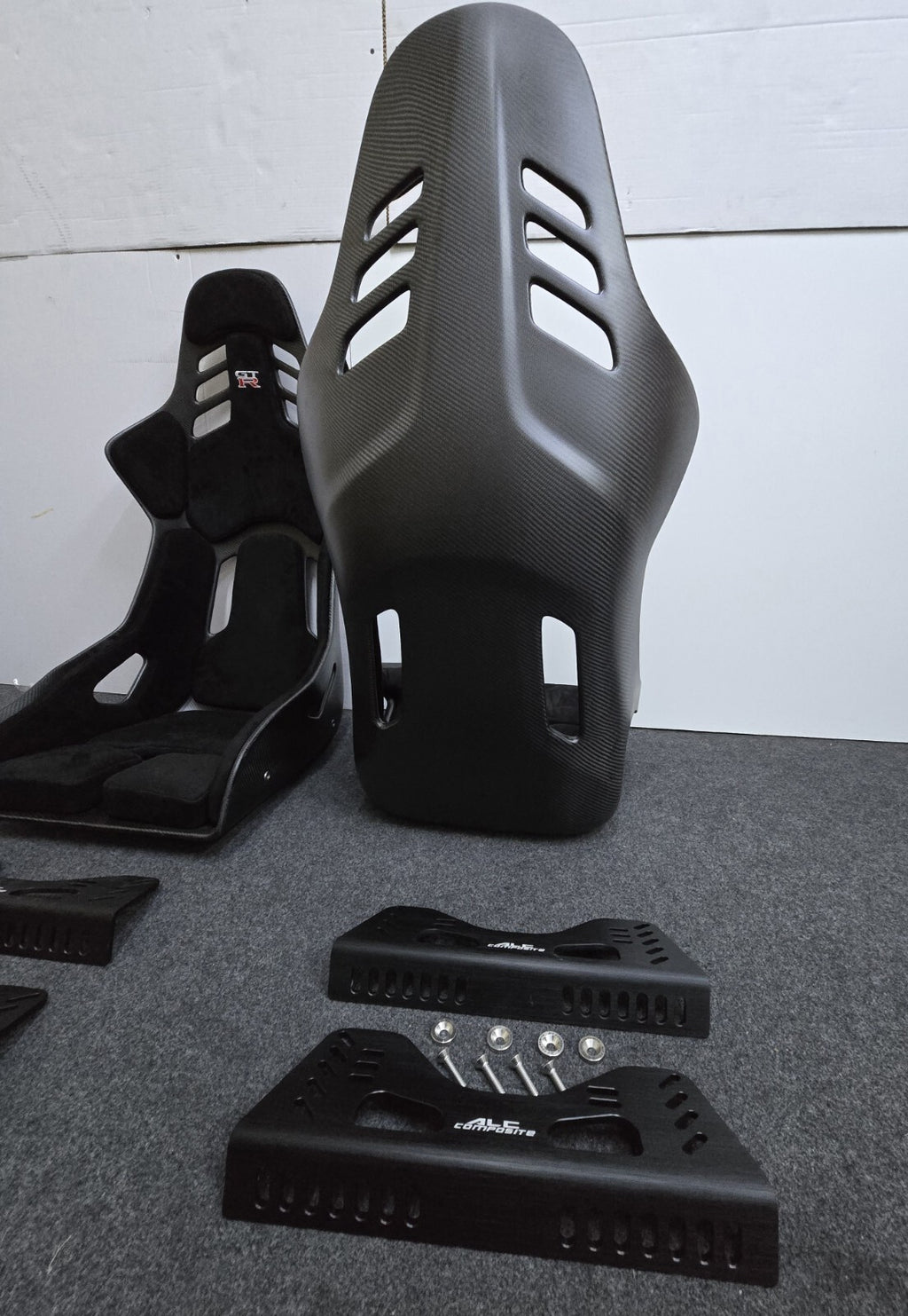 Dry Carbon Fiber Lightweight Bucket Seat With Padding & Bracket Harness 2pc 1set