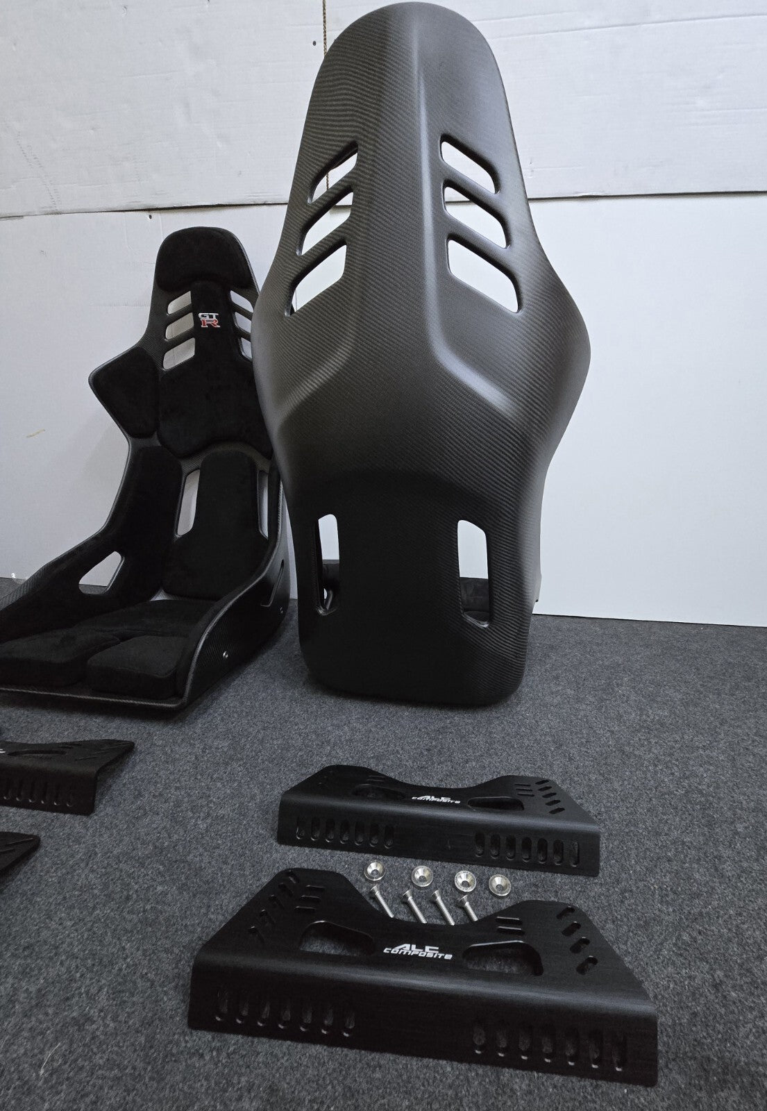 Dry Carbon Fiber Lightweight Bucket Seat With Padding & Bracket Harness 2pc 1set