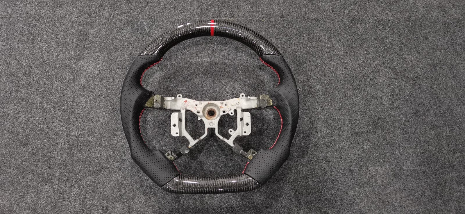 Fit For Toyota Camry/Hilux/Estima/Highlander/Fortuner D-Cut Carbon Steering
