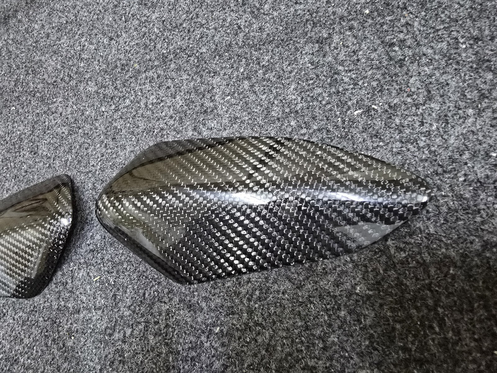 Carbon Fiber Tank Sliders fit for Yamaha YZF-R6 ('17-)