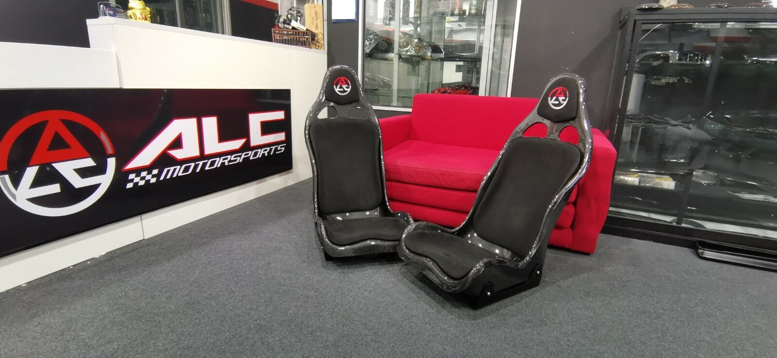 Dry Carbon Fiber Bucket Seat With Suede Padding 1pc (UPS EXPRESS SHIPPING)