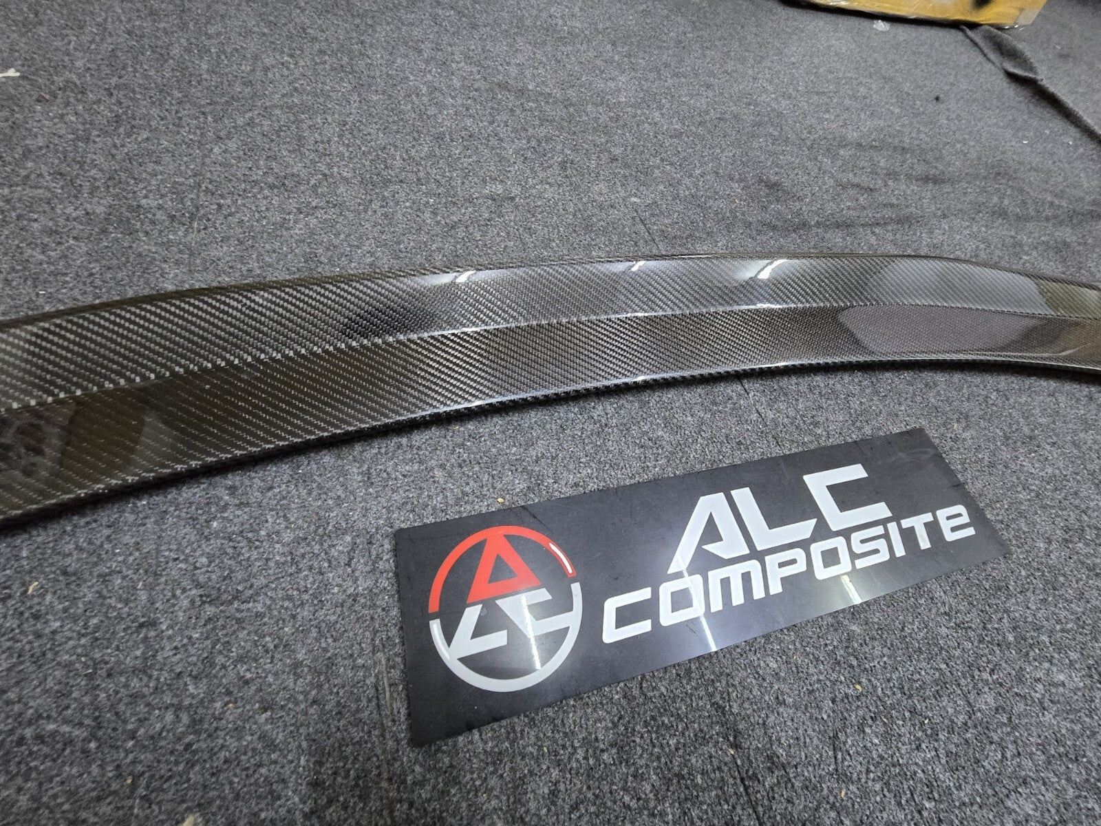 Fit For Toyota GR Yaris Carbon Fiber/Forged Carbon Fiber Center Rear Spoiler