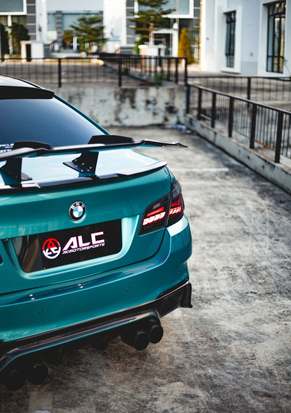 Universal Carbon Swan Neck GT Wing