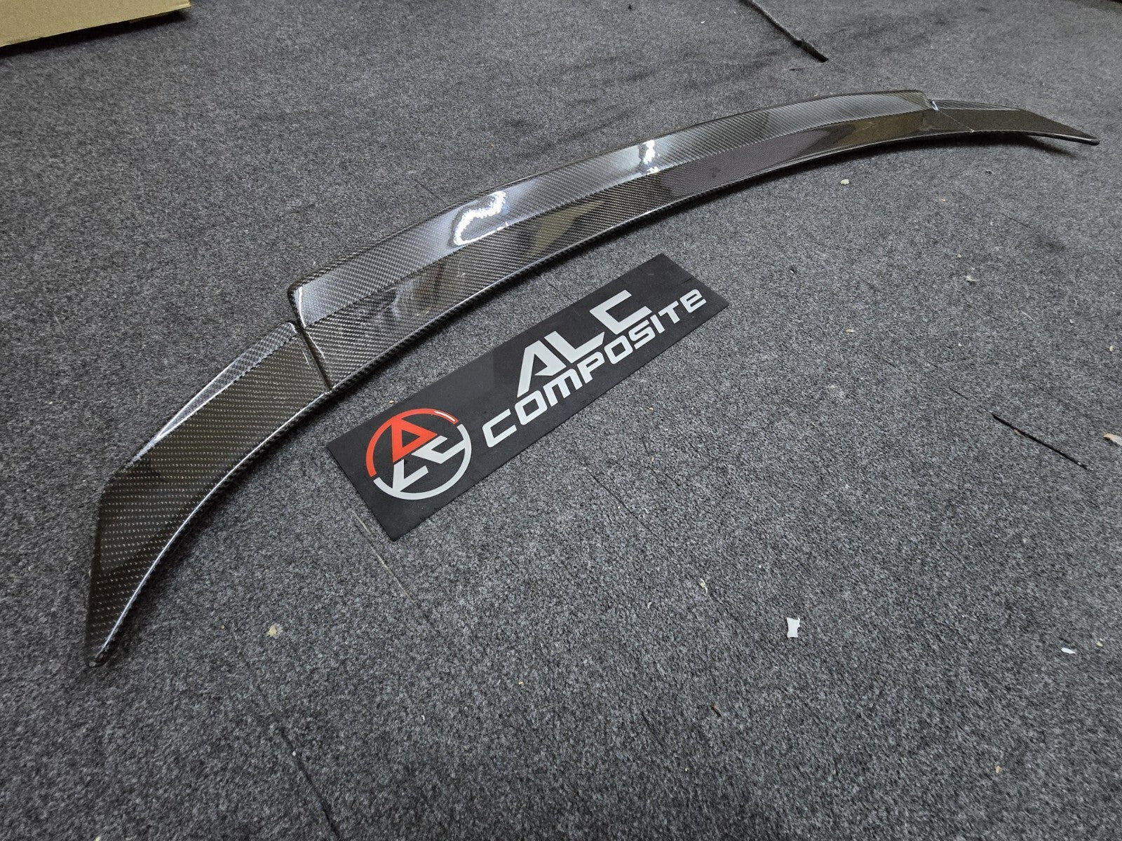 Fit For Toyota GR Yaris Carbon Fiber/Forged Carbon Fiber Center Rear Spoiler