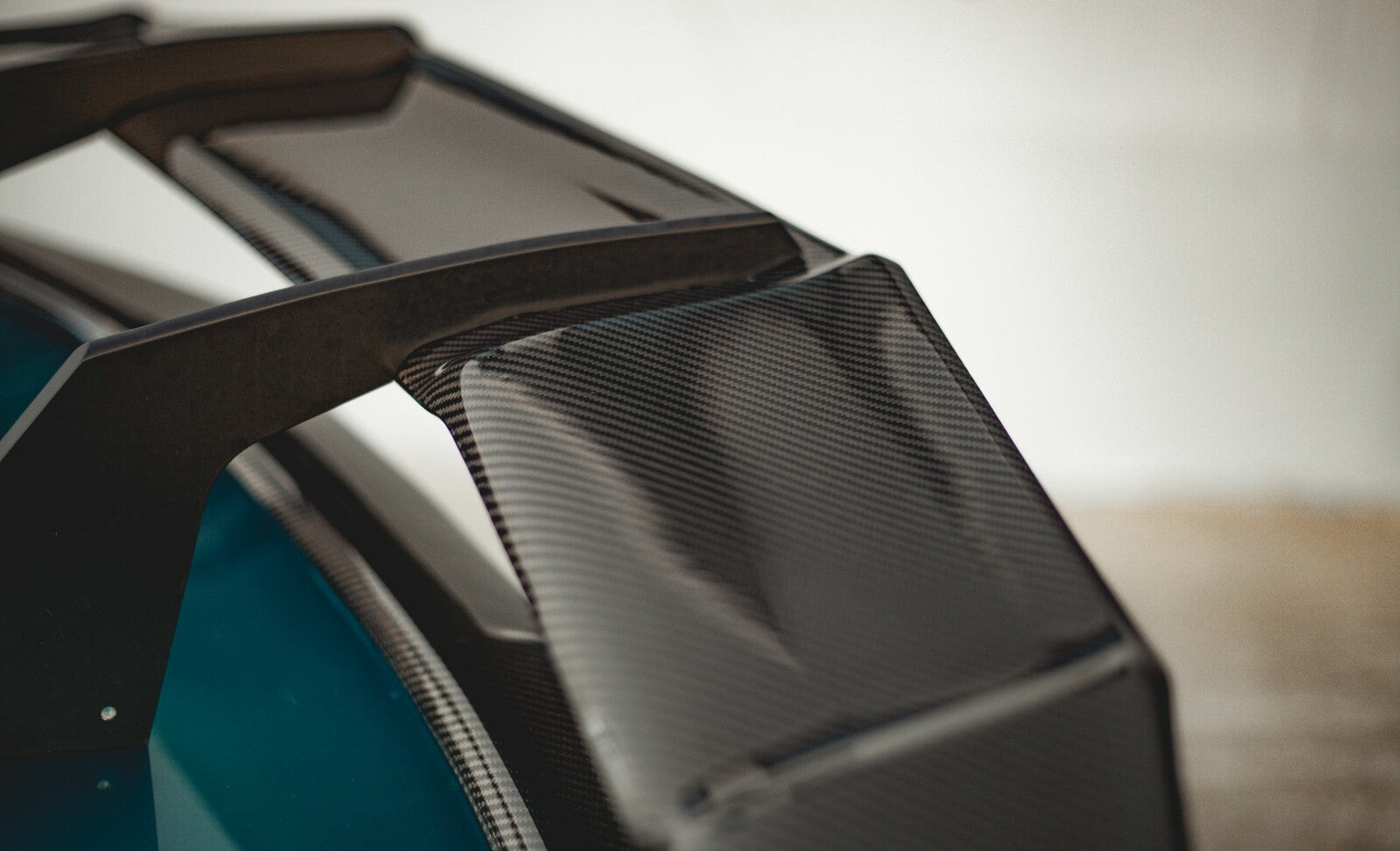 Universal Carbon Swan Neck GT Wing