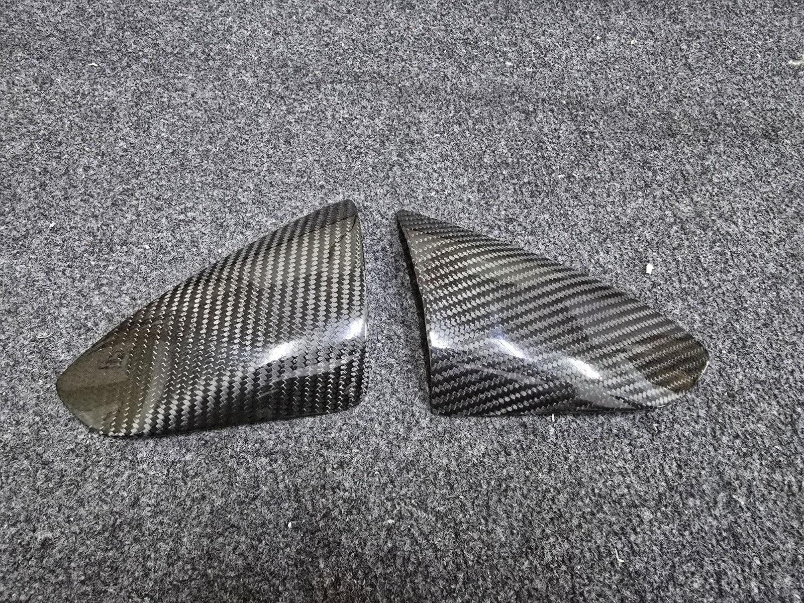 Carbon Fiber Tank Sliders for Suzuki GSX-R1000 (’17-) & GSX-R1000R (’17-)