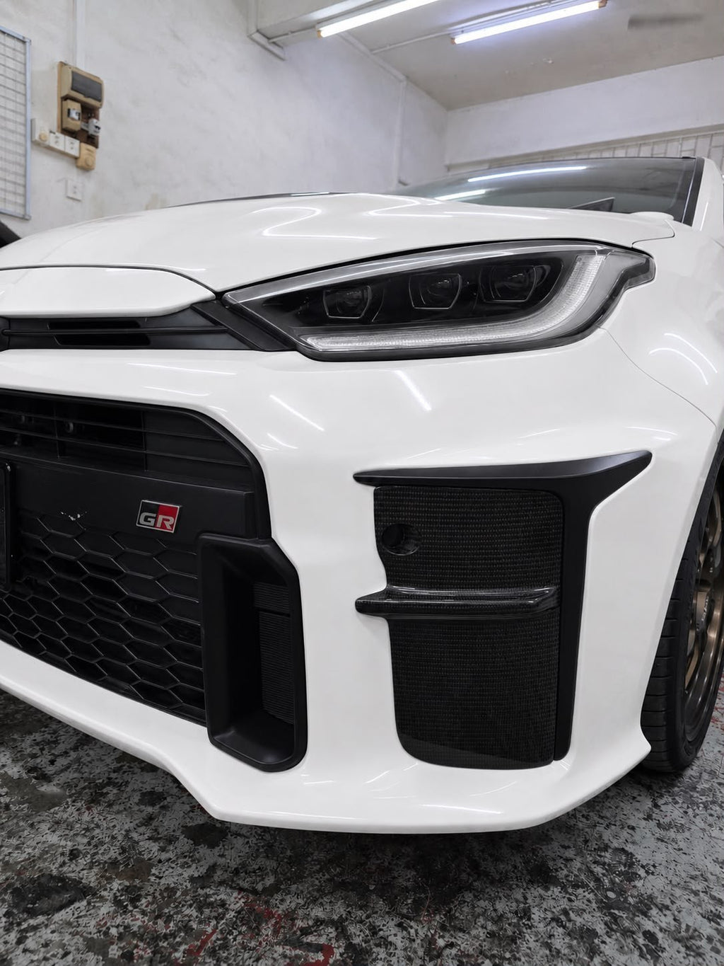 Fit For GR Yaris GXPA16 Carbon Fiber Front Bumper Duct Cover / Fog Lamp Delete