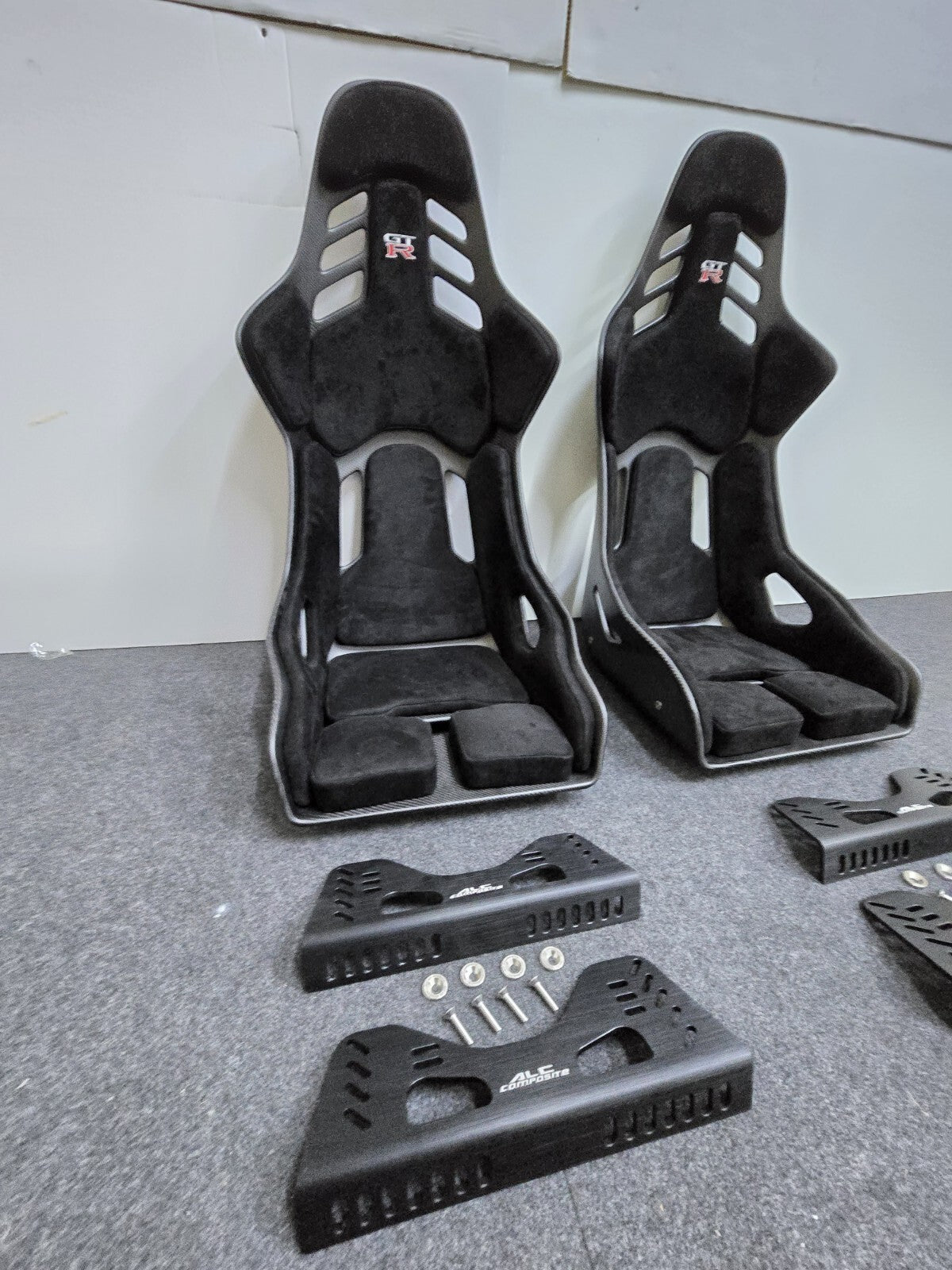 Dry Carbon Fiber Lightweight Bucket Seat With Padding & Bracket Harness 2pc 1set