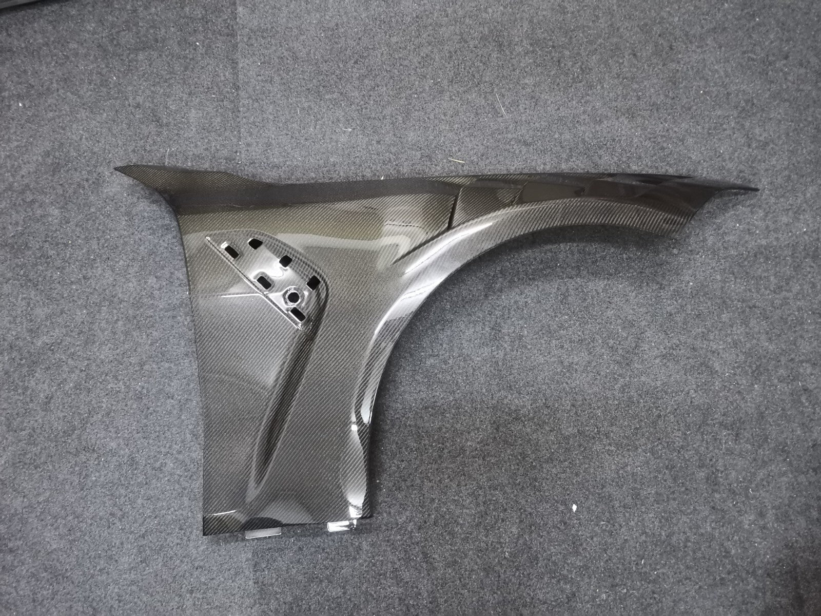 FIT FOR BMW MOTORSPORT DRY CARBON FIBER LIGHTWEIGHT FRONT FENDER - G82 M4