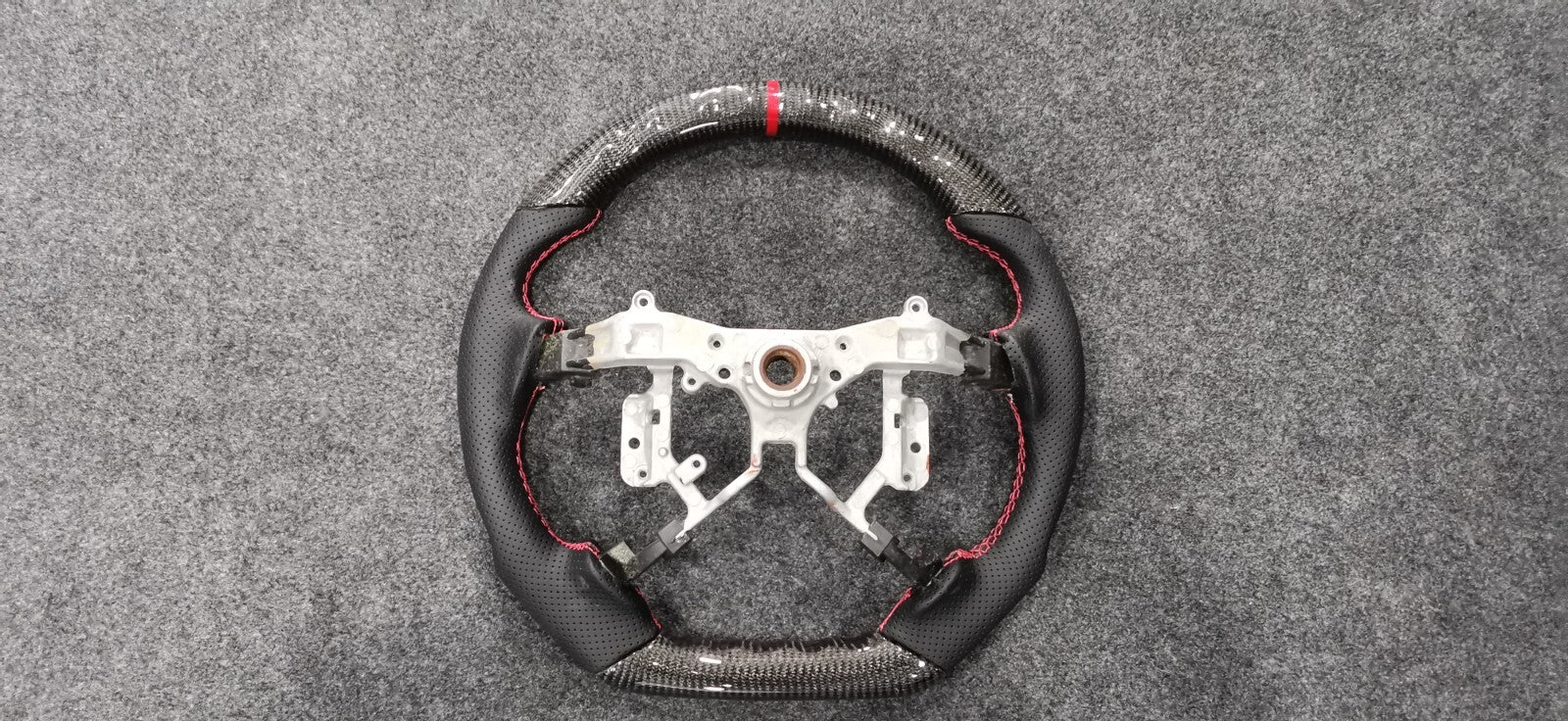 Fit For Toyota Camry/Hilux/Estima/Highlander/Fortuner D-Cut Carbon Steering