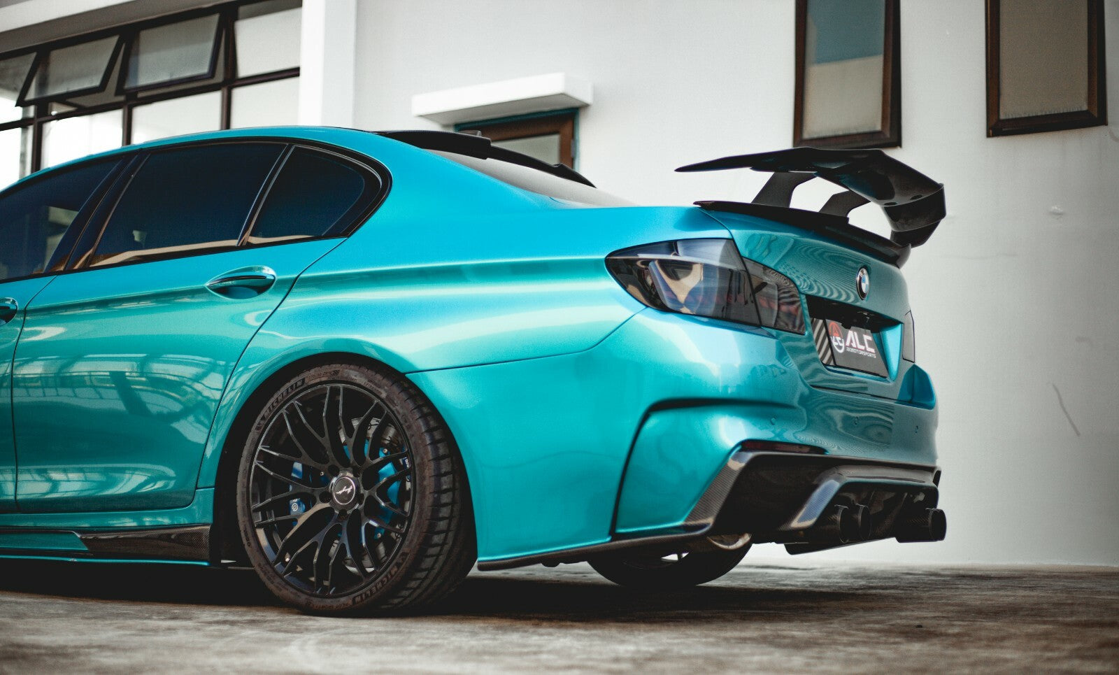 Universal Carbon Swan Neck GT Wing